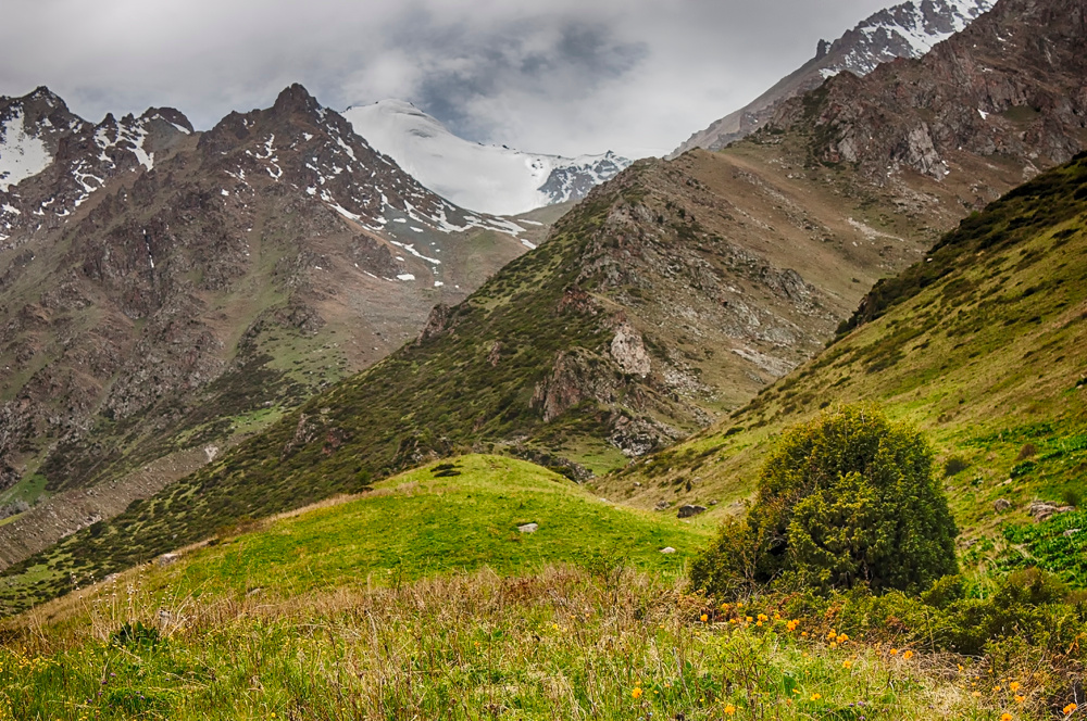 Мгновение до лета Кыргызстан горы