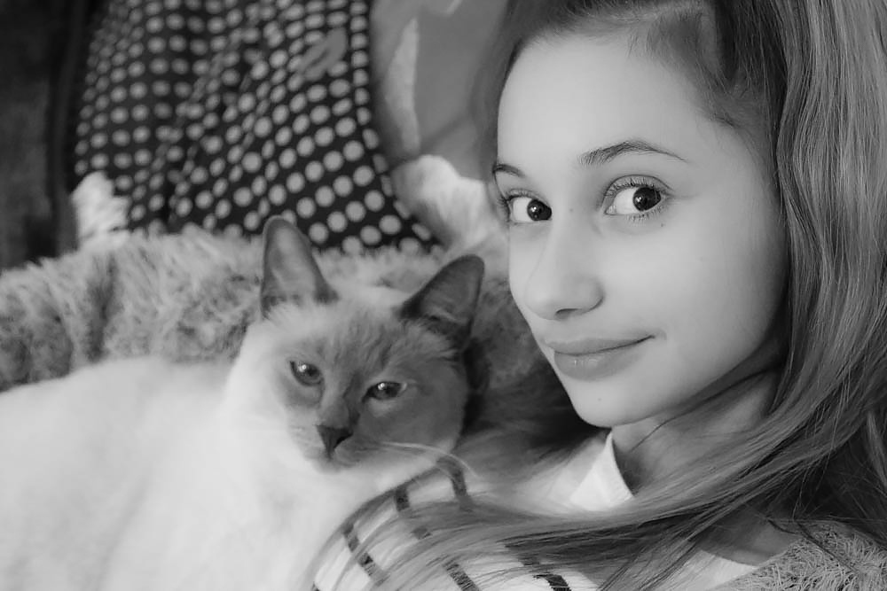 Девочка и кот 