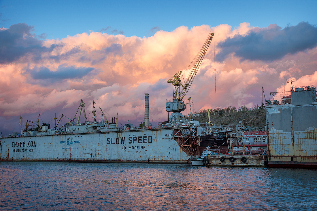 Закат над доком Крым Севастополь Севастопольская бухта закат док суда корабли море Чёрное
