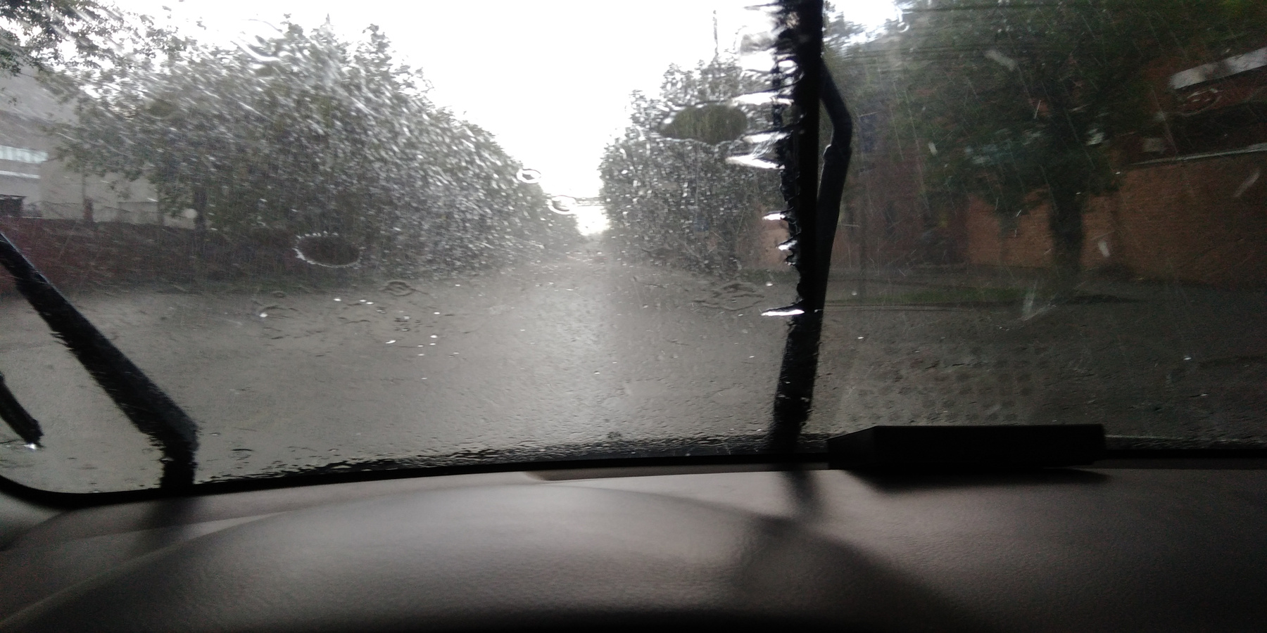 путешествие путешествие дождь капли стекло машина скорость дорога