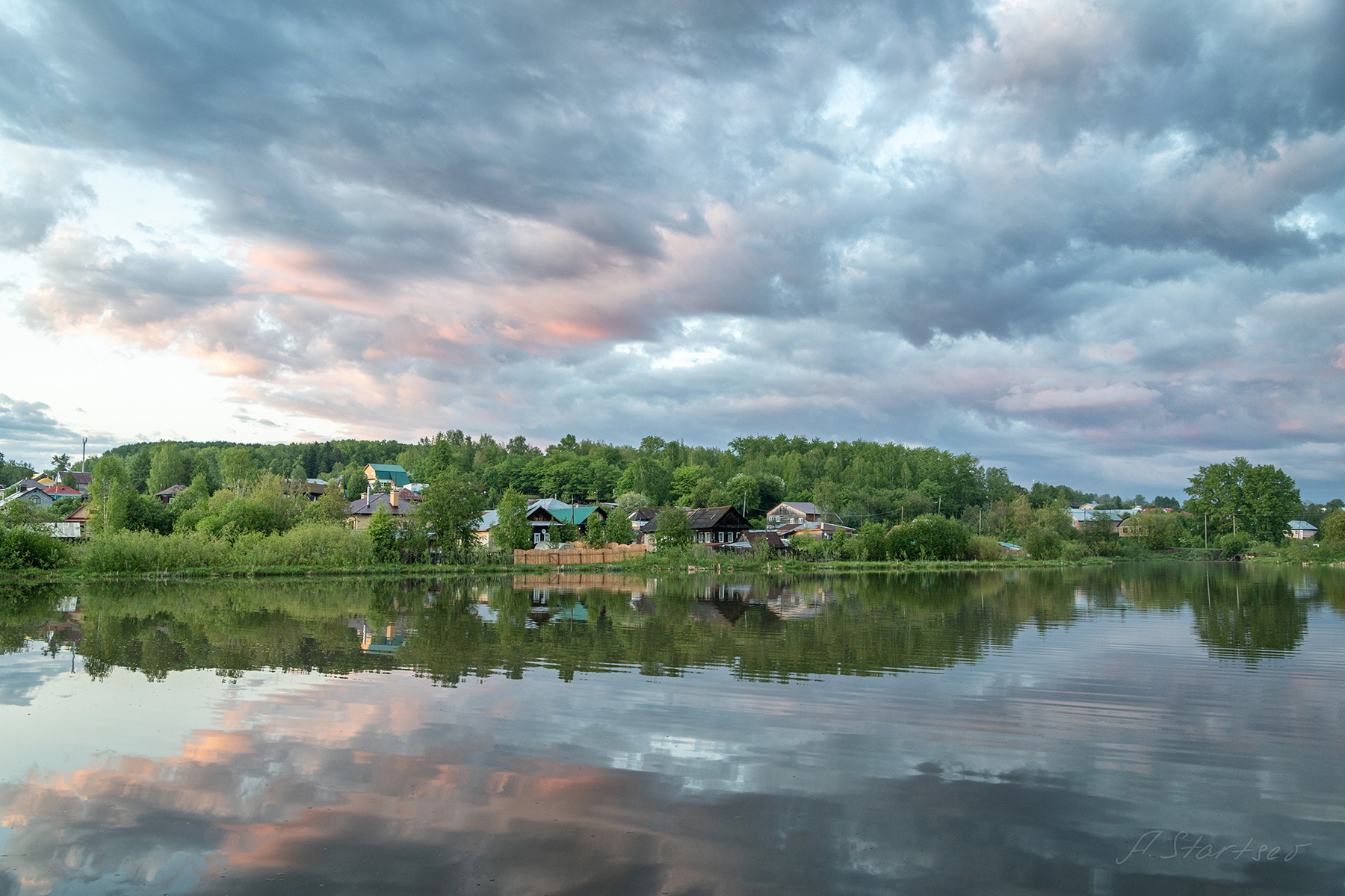 Майский вечер на пруду пруд вода отражение вечер пейзаж Пермский_край небо Лысьва облака природа
