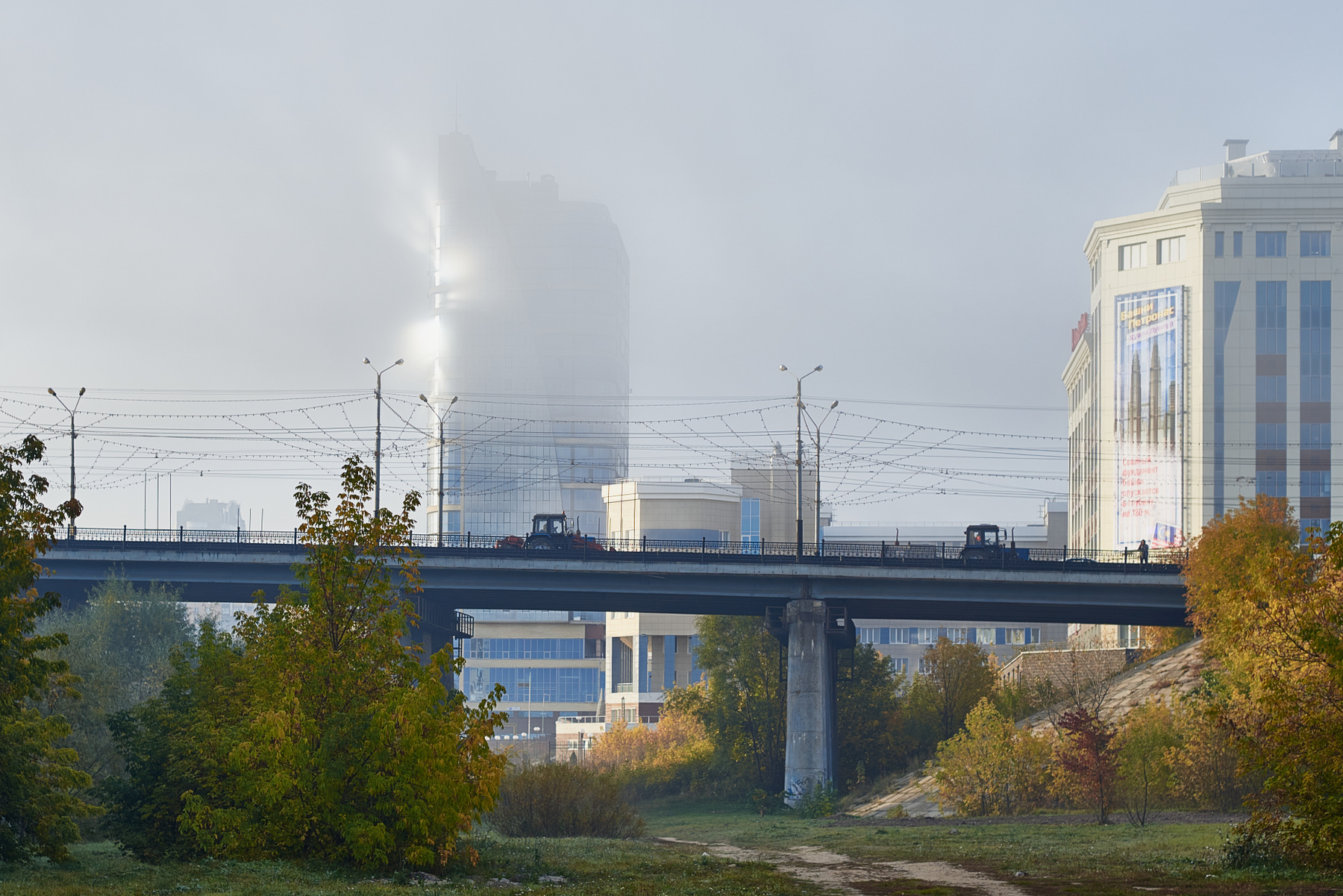 Туман над городом. Город Калининский мост Чебоксары туман