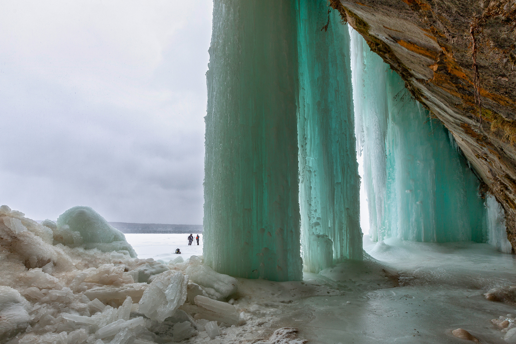 Ледяные столбы Upper Peninsula Lake Superior