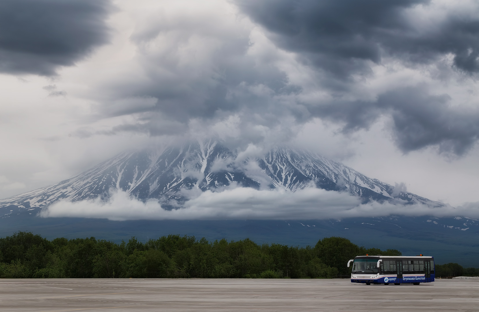 автобус автобус вулкан камчатка лето тучи аэропорт елизово