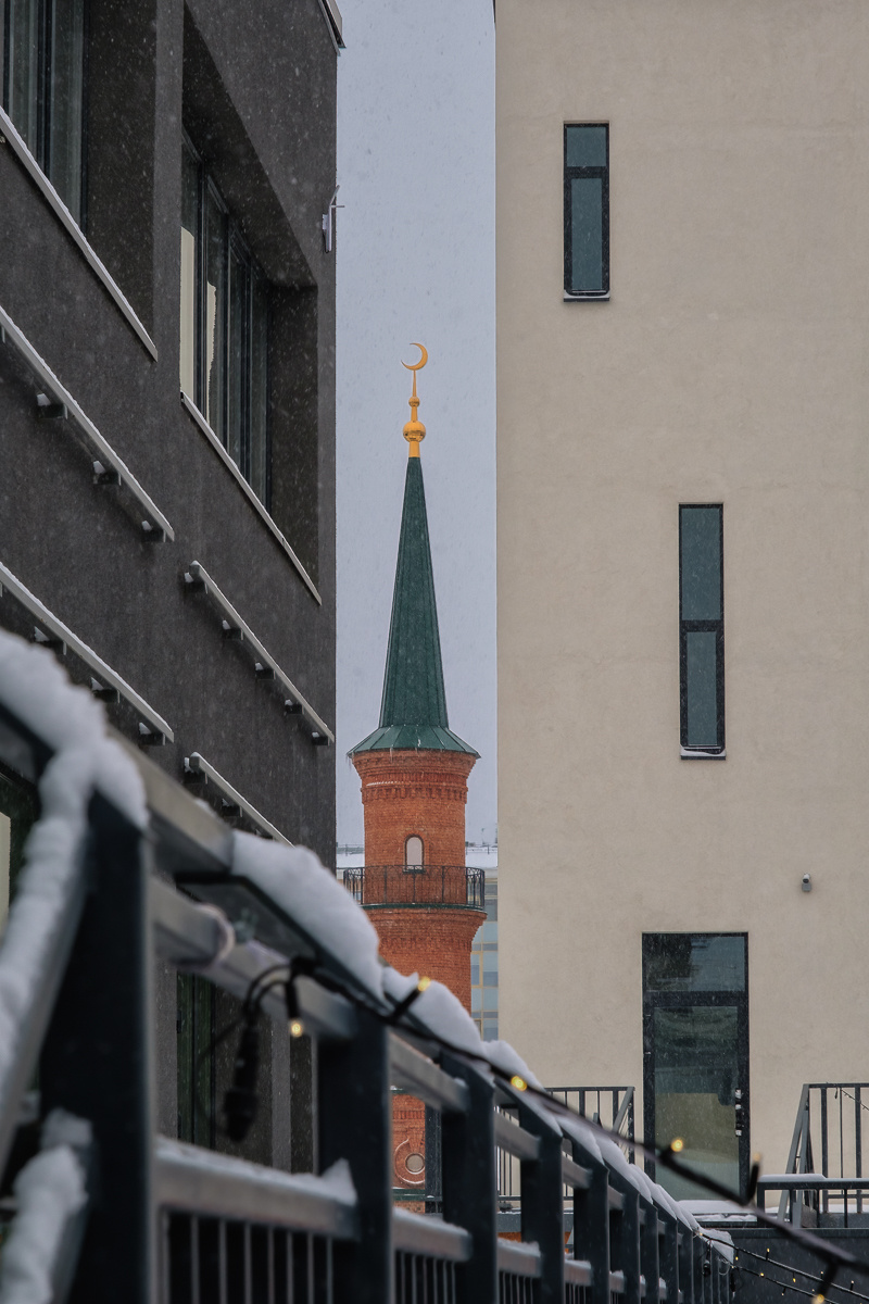 В тесноте ... улица мечеть снежок