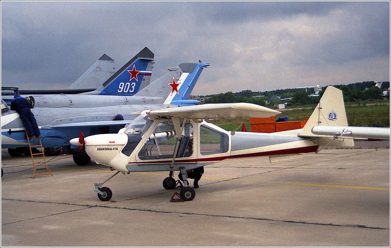 Авиатика-910 Авиатика-910 авиация самолет стоянка Жуковский 1999