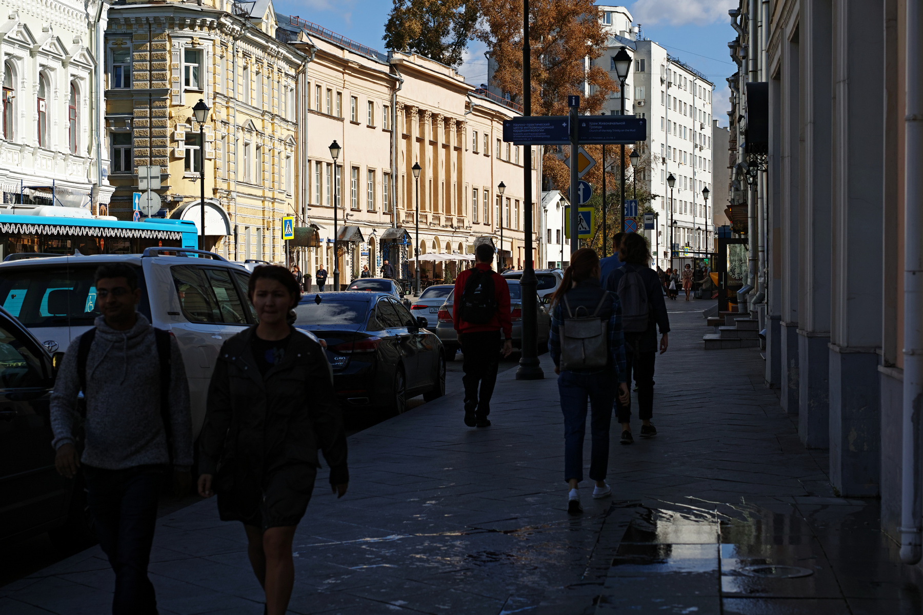 Солнечный день город Москва улица Покровка