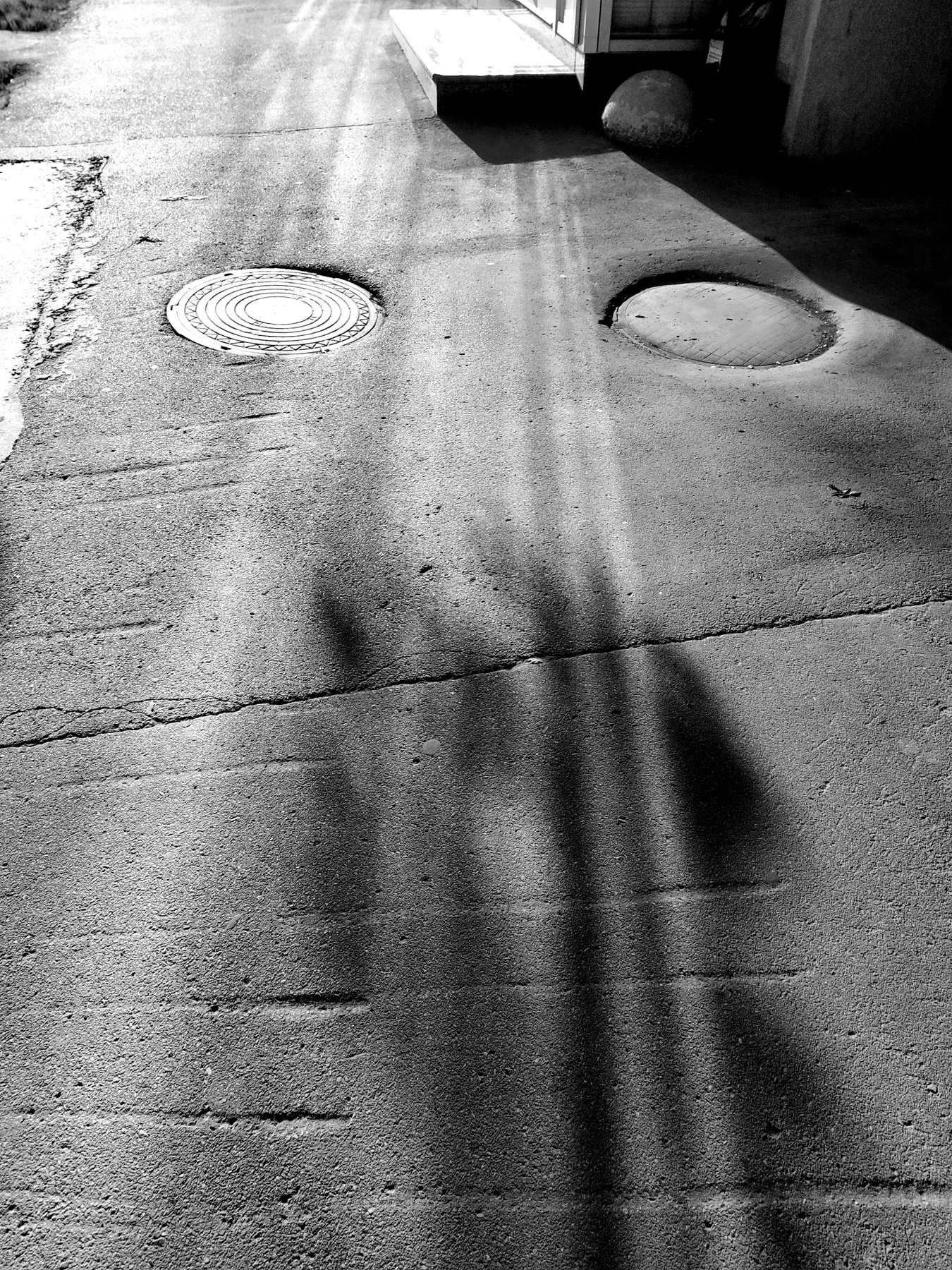 Почти портрет Тени уличные тени улица уличная графика чб