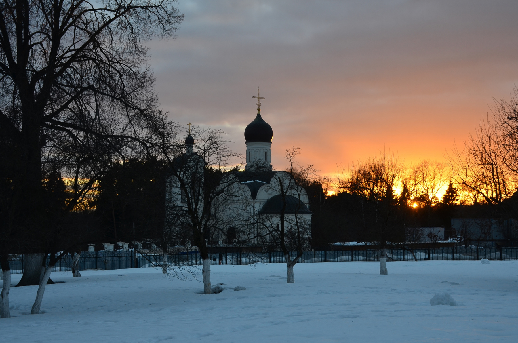 *** Москва Переделкино храм церковь собор вера зима закат небо облака архитектура