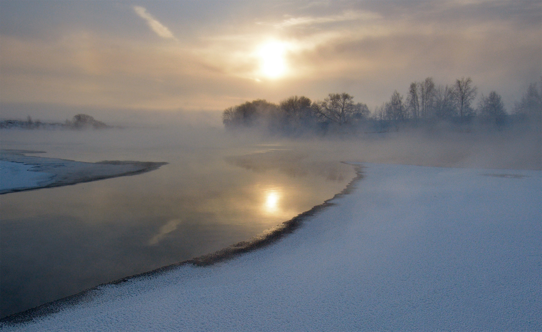 Зимний день. река зима туман солнце
