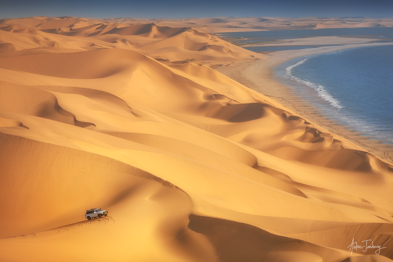 ТАМ ГДЕ ПУСТЫНЯ ВСТРЕЧАЕТСЯ С ОКЕАНОМ Океан море пустыня машина джип пески дюны берег побережье джипинг волны бархан Намибия Намиб Свакопмунд Атлантический Ocean jeep sea atlantic desert car sand dune coast jeeping waves Namibia Namib Swakopmund