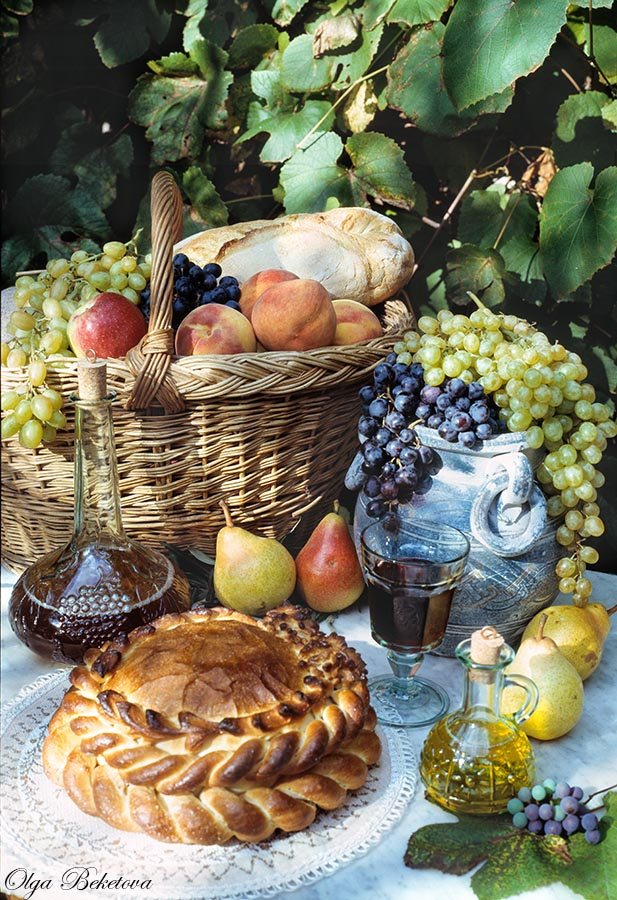Натюрморт с хлебом и виноградом виноград натюрморт персики груши фрукты лето солнце