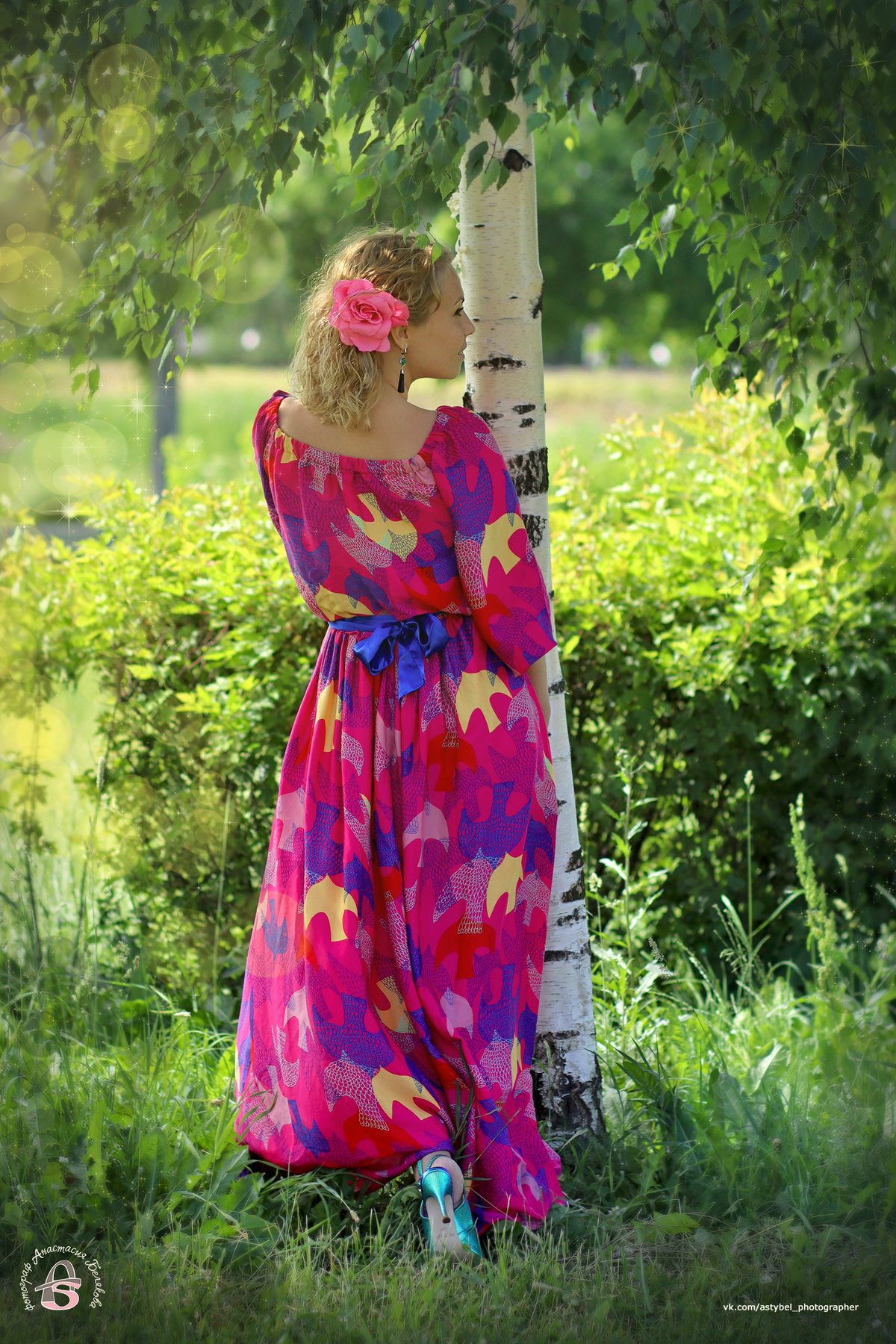 У берёзы девушка у берёзы платье женщина сад красивая петербург яблоневый лето июнь солнечно парк