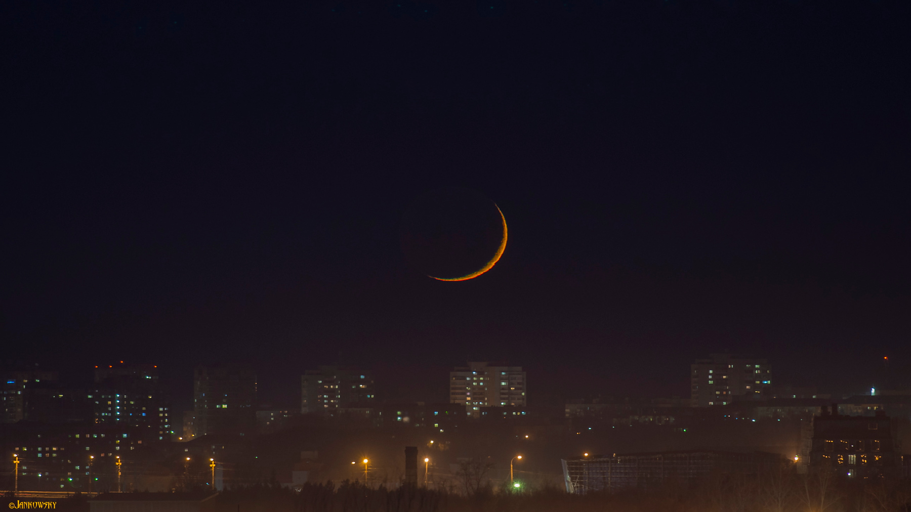 Второй Лунный день - заход тонкого серпа . Видимость 4 % Омск луна серп новолуние заход ночной пейзаж