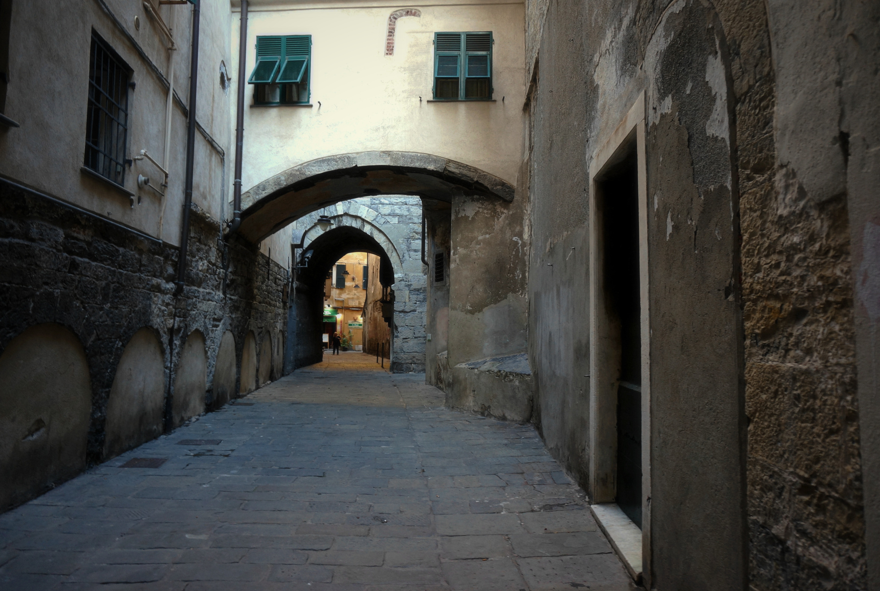 Генуя - улица в старом городе 