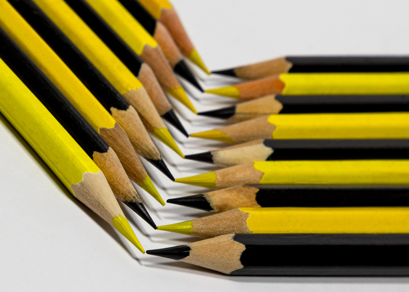 Карандаши карандаш жёлтый чёрный рисование