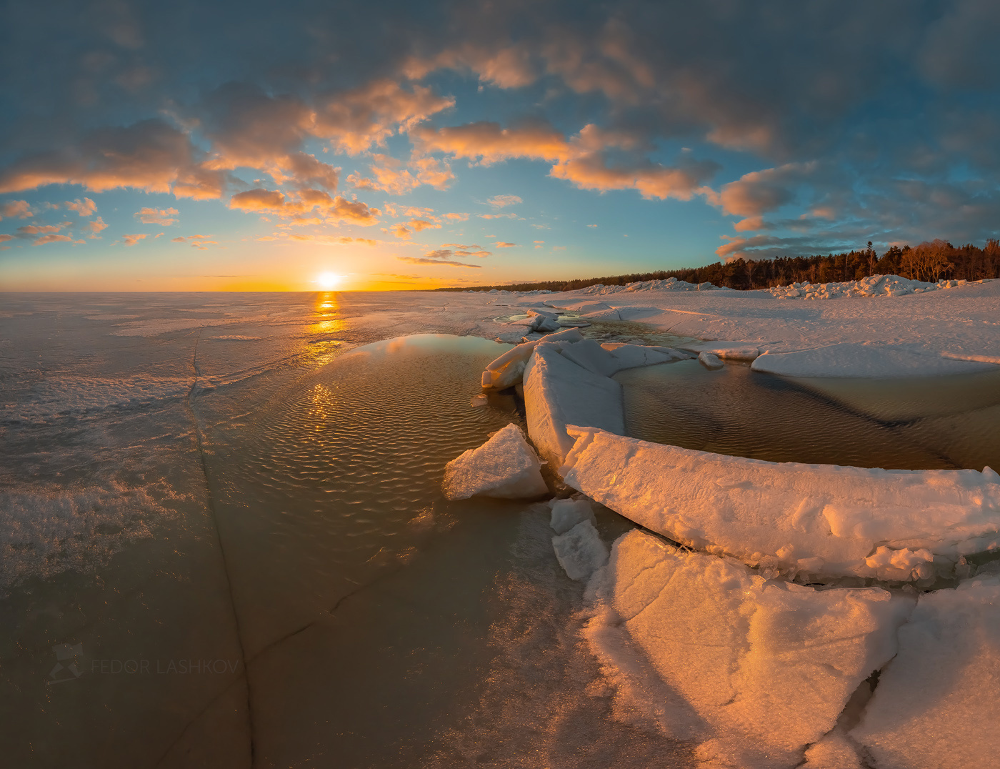 Лёд на Финском заливе Ленинградская область Финский залив берег лёд мороз водоём закат облака красочно вода трещины льдины оранжевый