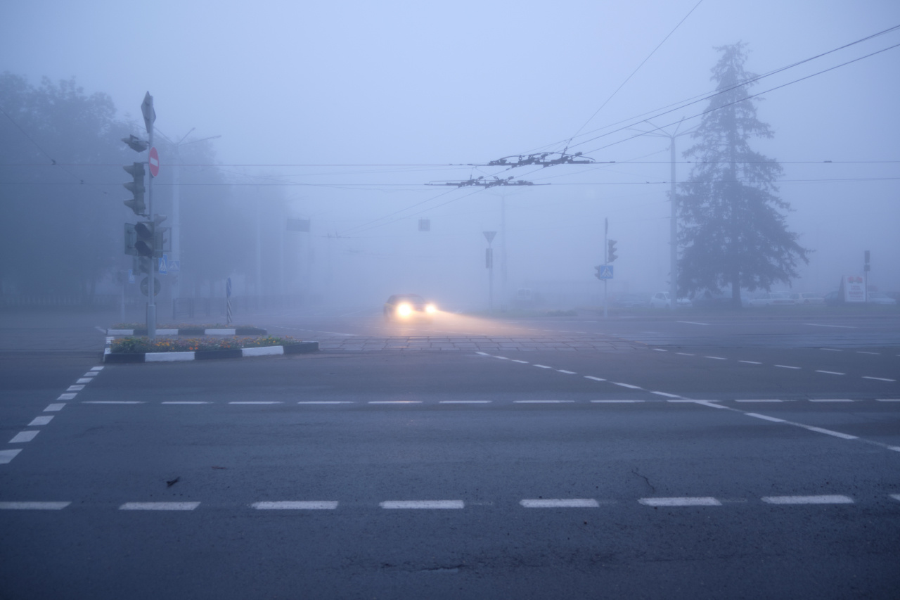 Ранним утром 15 утро туман перекрёсток автомобиль фары