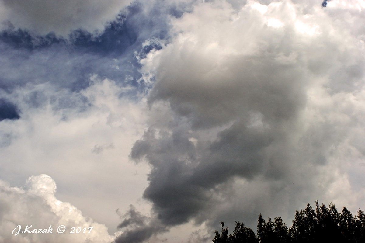 Облaко в виде старухи. природа небо облака силуэт