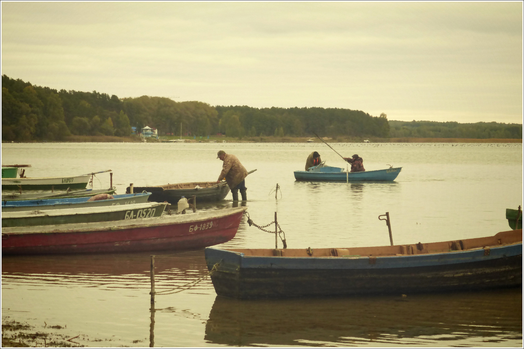 *Рыбаки на озере Нарочь* фотография путешествия Нарочь Белоруссия озеро лето рыбалка жанр Фото.Сайт Светлана Мамакина Lihgra Adventure