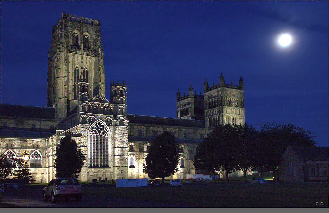 В полнолуние, перед рассветом сентябрь Англия Durham замок ночь полнолуние