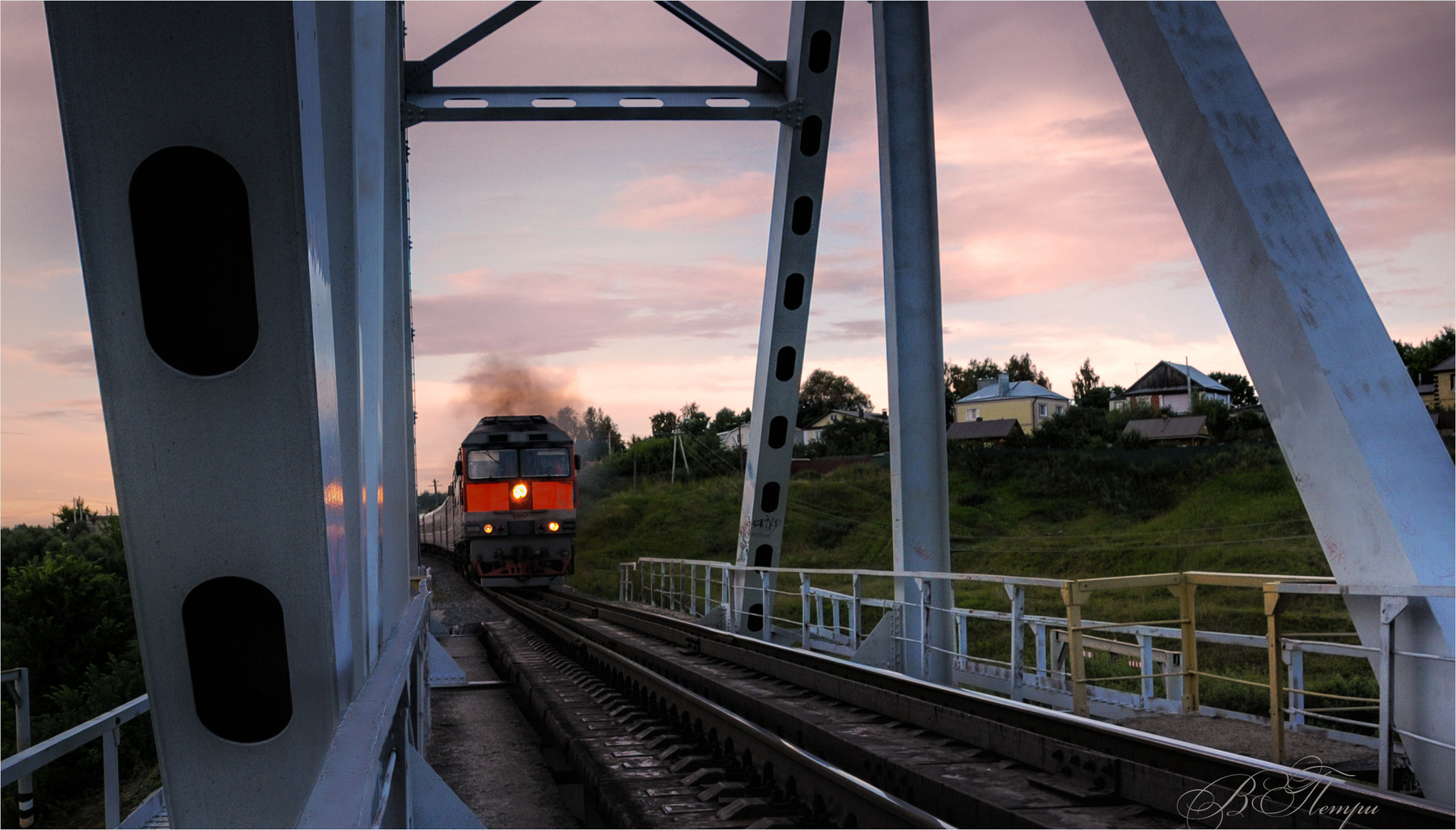 Вечерний поезд Поезд мост закат
