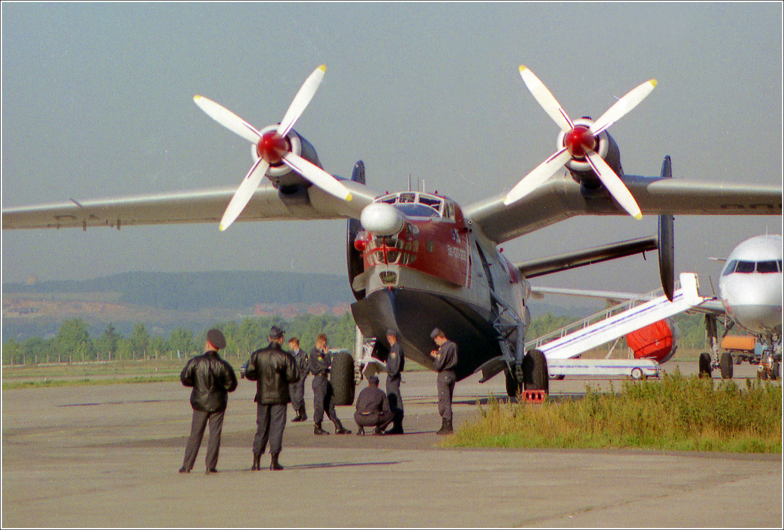 Бе-12П Бе-12П авиация самолет стоянка Жуковский 1998