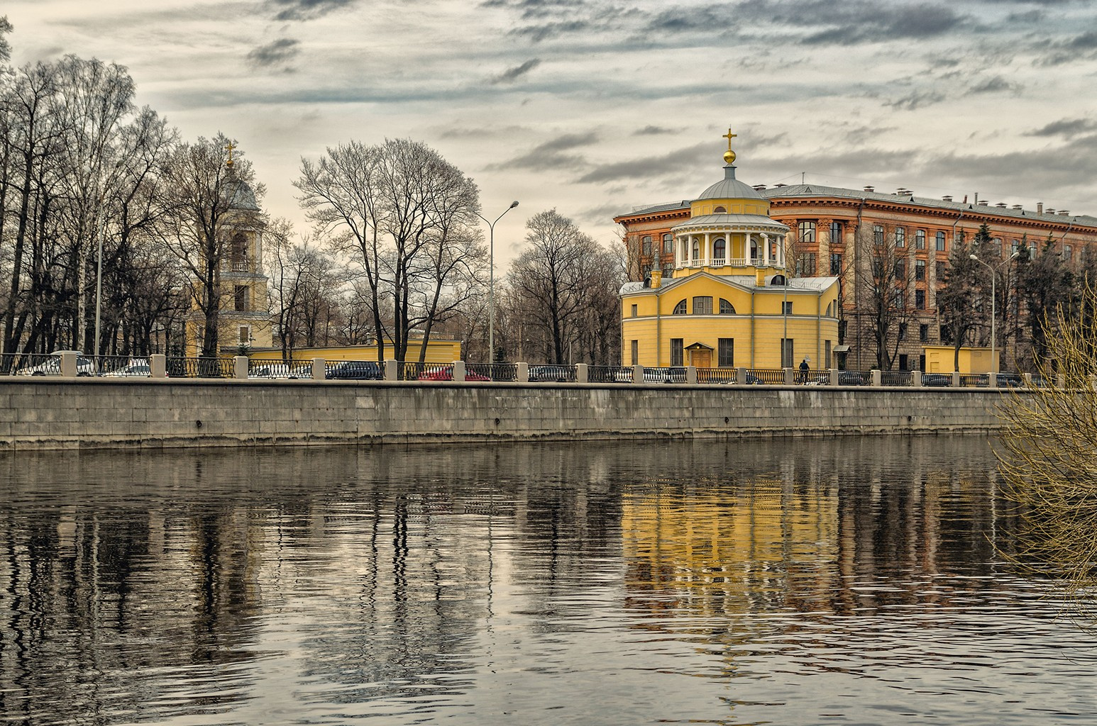 Благовещенская церковь в Петербурге. петербург весна благовещенская церковь невка нева облака