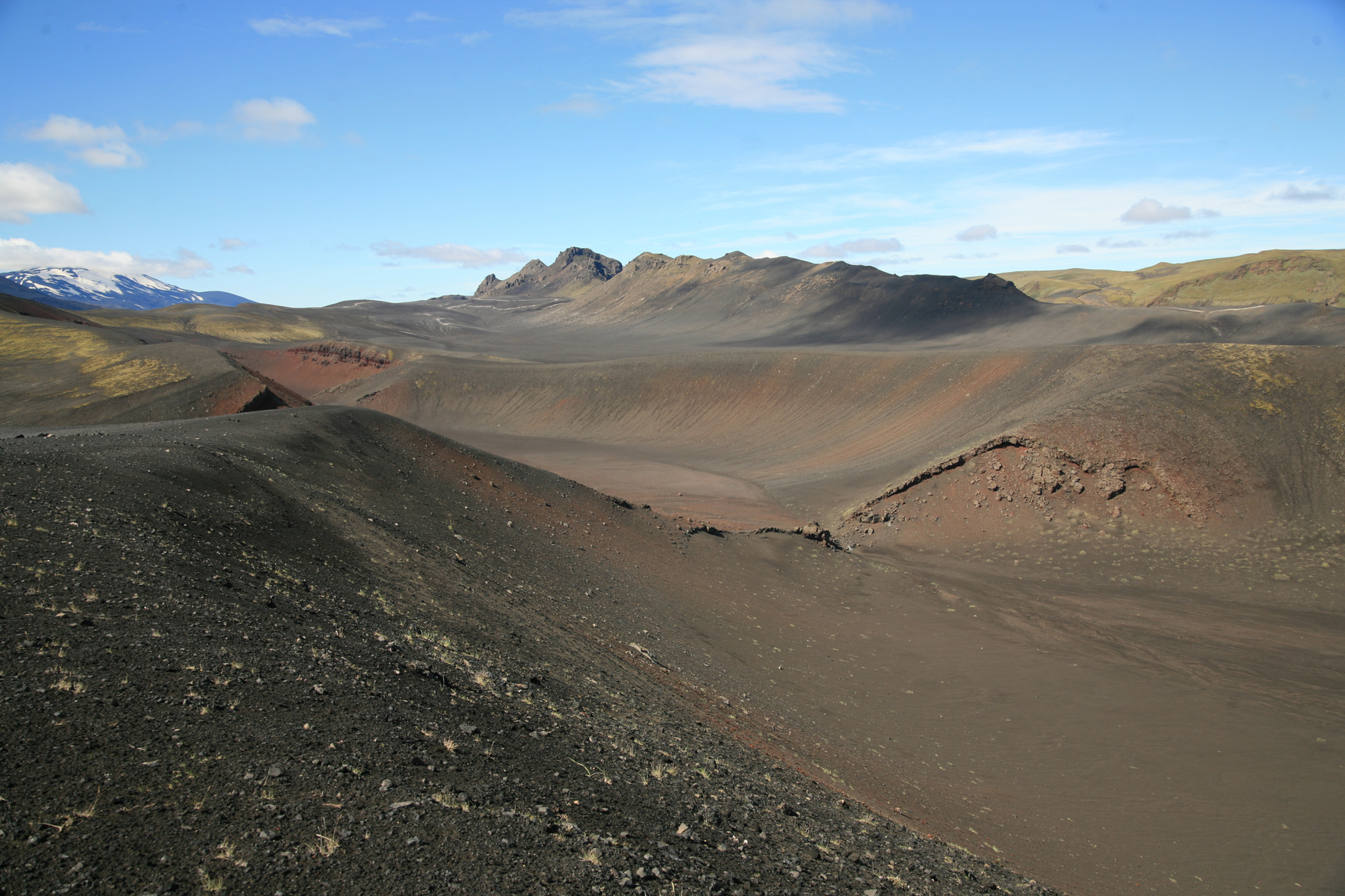 Чаша кратера вулкана Исландия вулкан