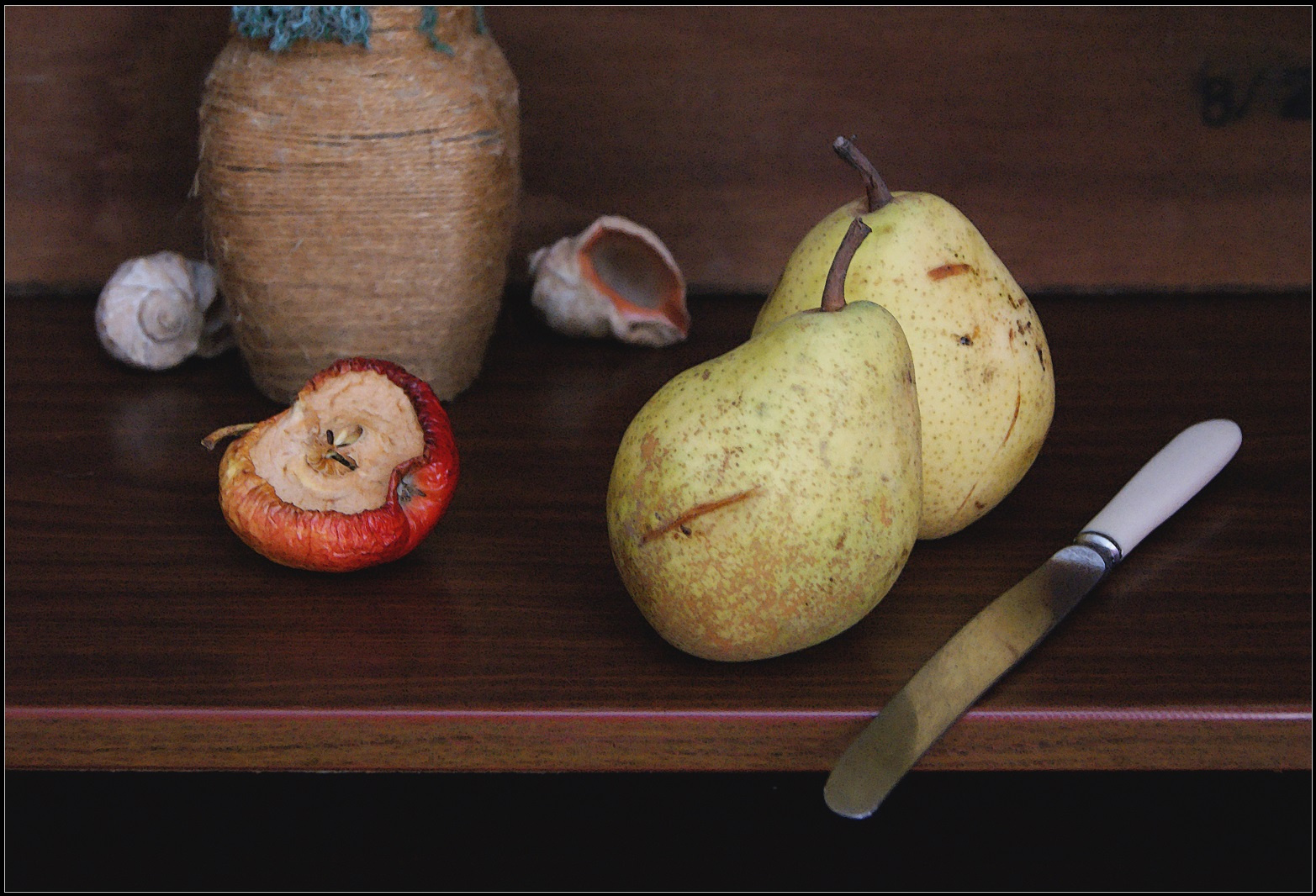 Яблочно - грушевый натюрморт этюд нож груши яблоко