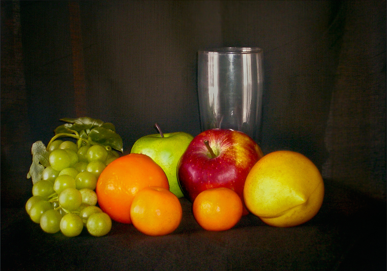 Учебный натюрморт с плодами яблоки мандарины апельсин виноград лимон бокал этюд