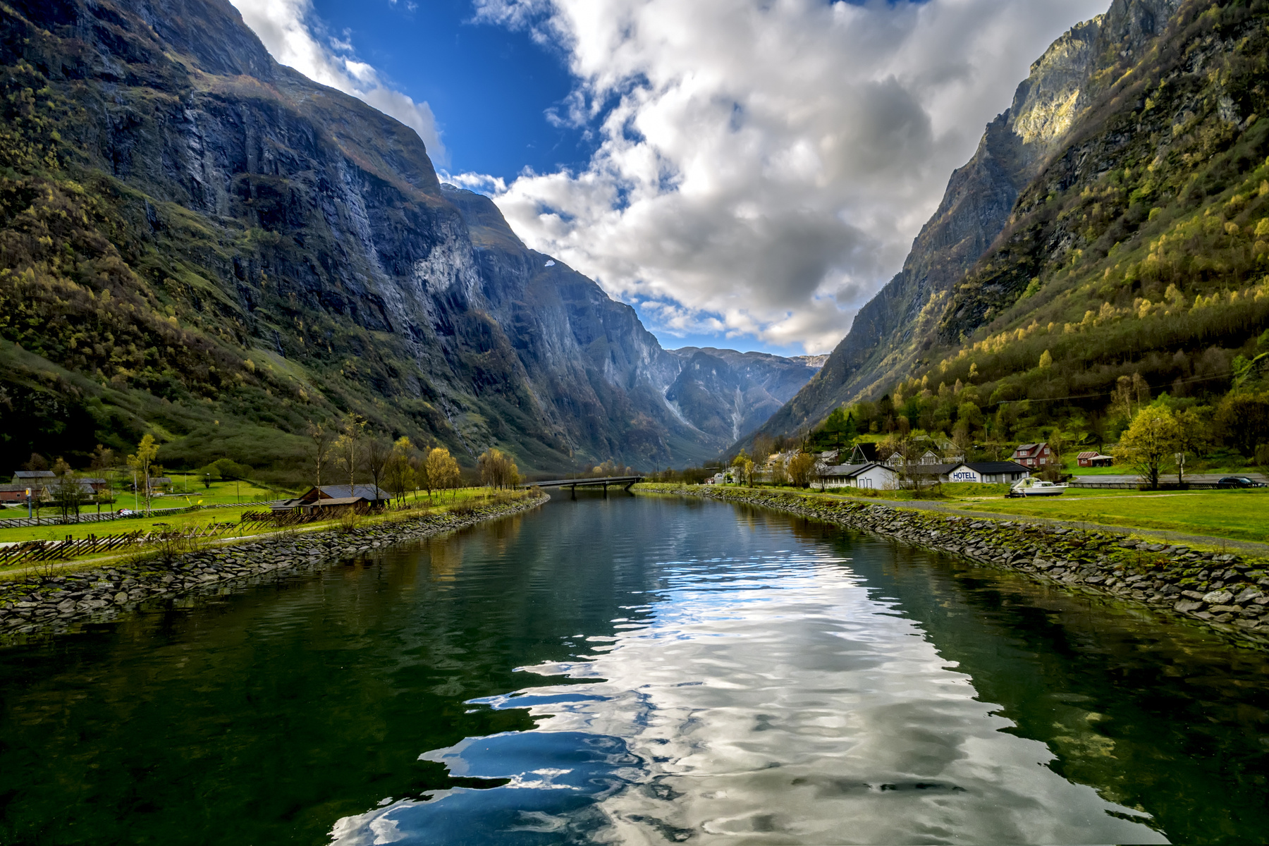 Фьорды Норвегии пейзаж фьорд горы вода путешествия небо облака
