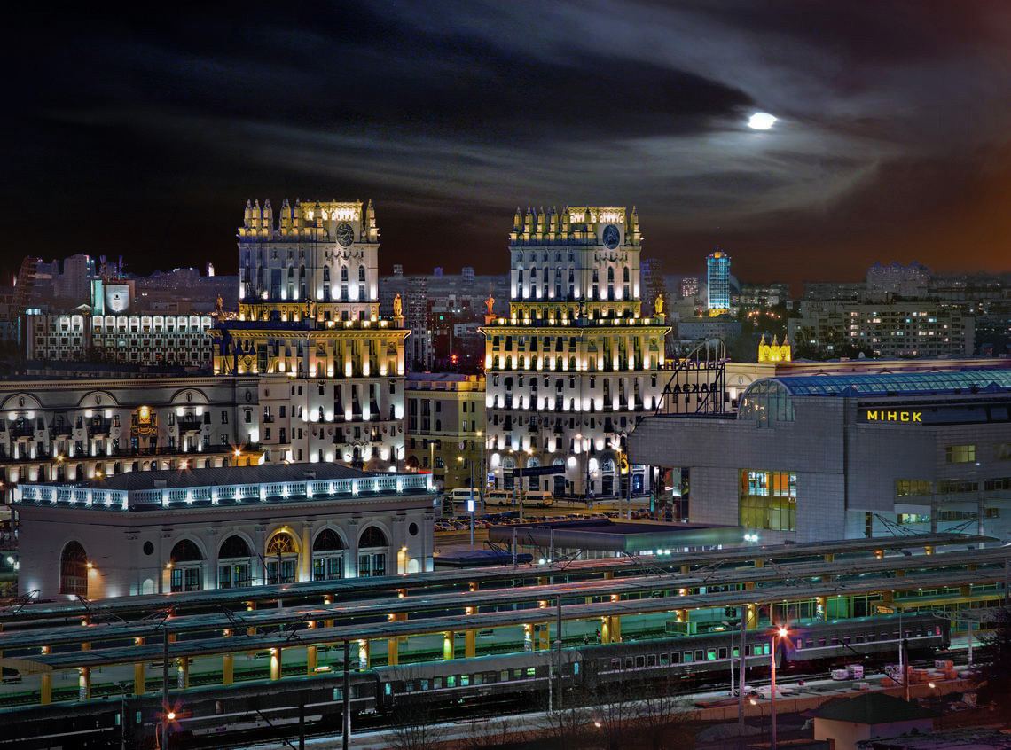 Городская панорама привокзальной площади Минска беларусь город мир вечер фотосфера-минск