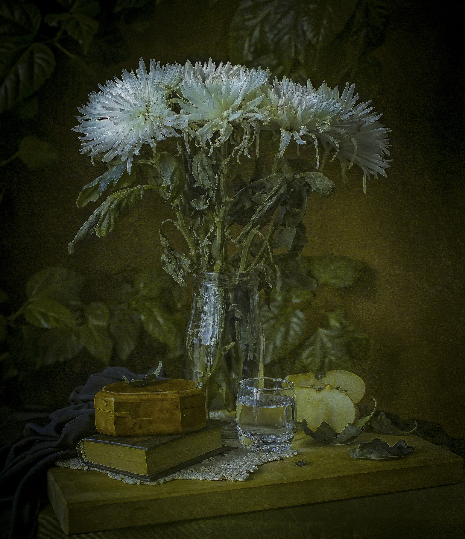 with chrysanthemums натюрморт хризантемы стакан с водой книга драпировка