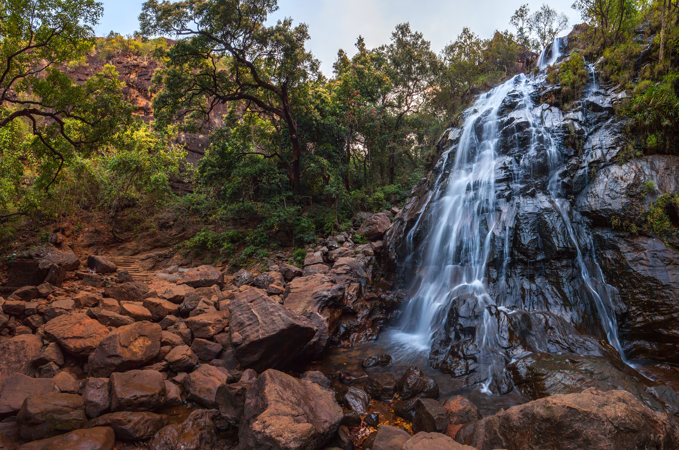 "Пчелиный водопад" Сатпура Индия национальный парк горы водопад