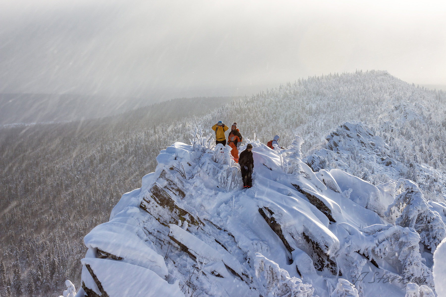 На вершине Мясного камня гора зима снег пейзаж природа туризм Пермский_край Урал