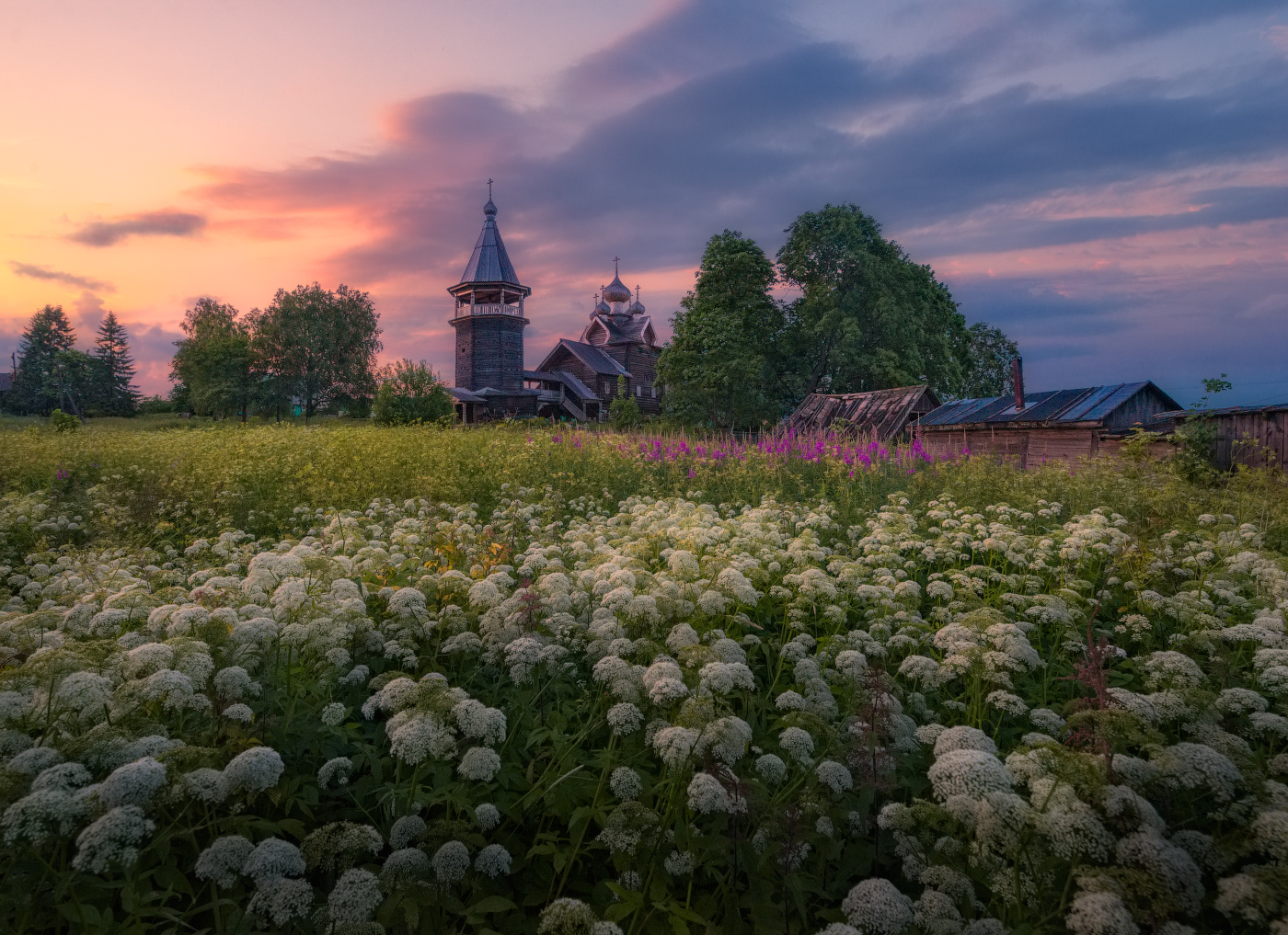 Вечер середины лета. лето вечер деревня глубинка россия часовня церковь небо облака цветы