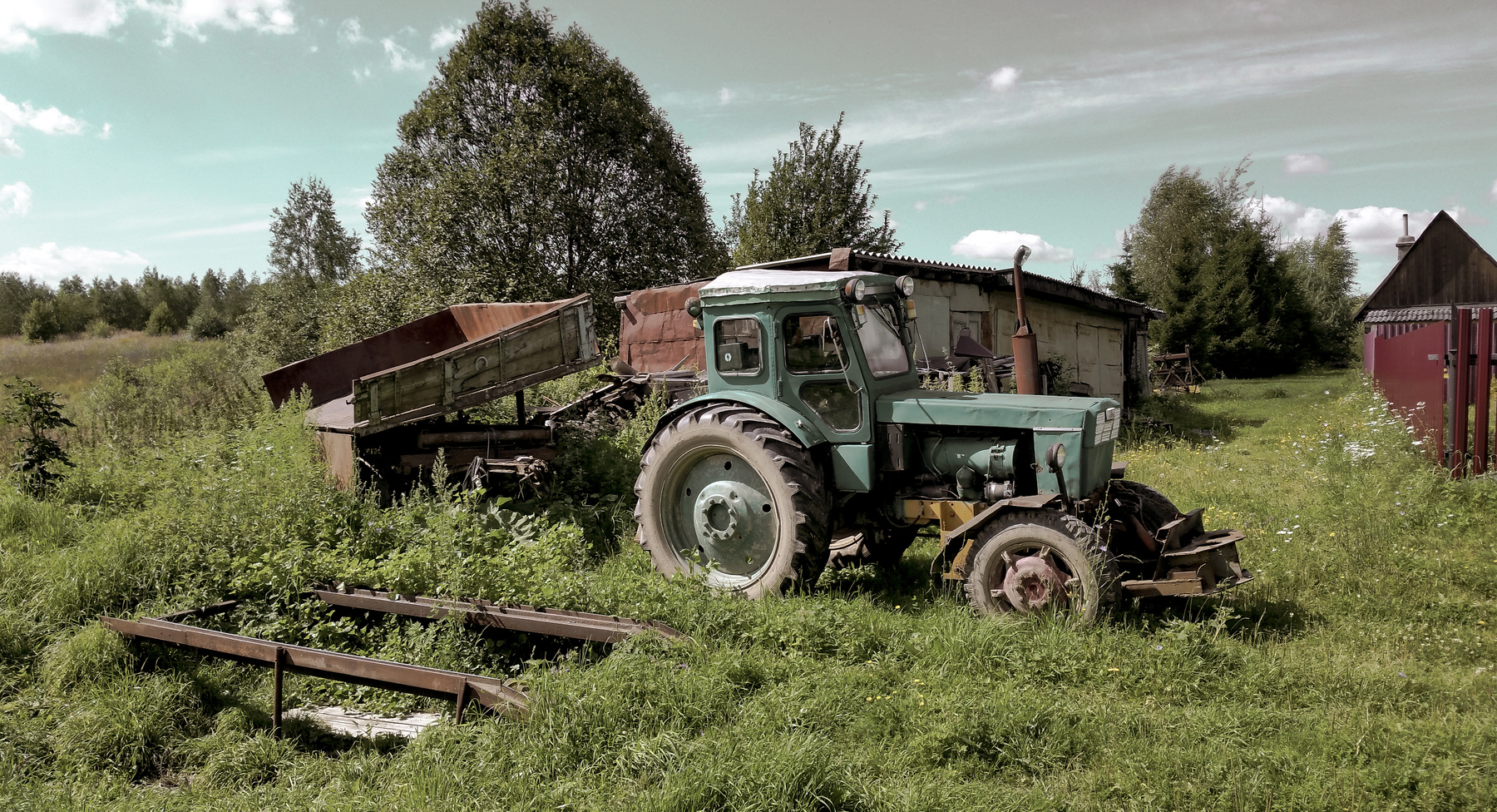 Трактор деревенский трактор