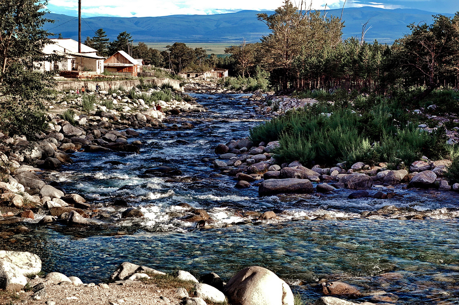 Река Кынгырга в 2009 году речка камешки перекаты Аршан Кынгырга лето