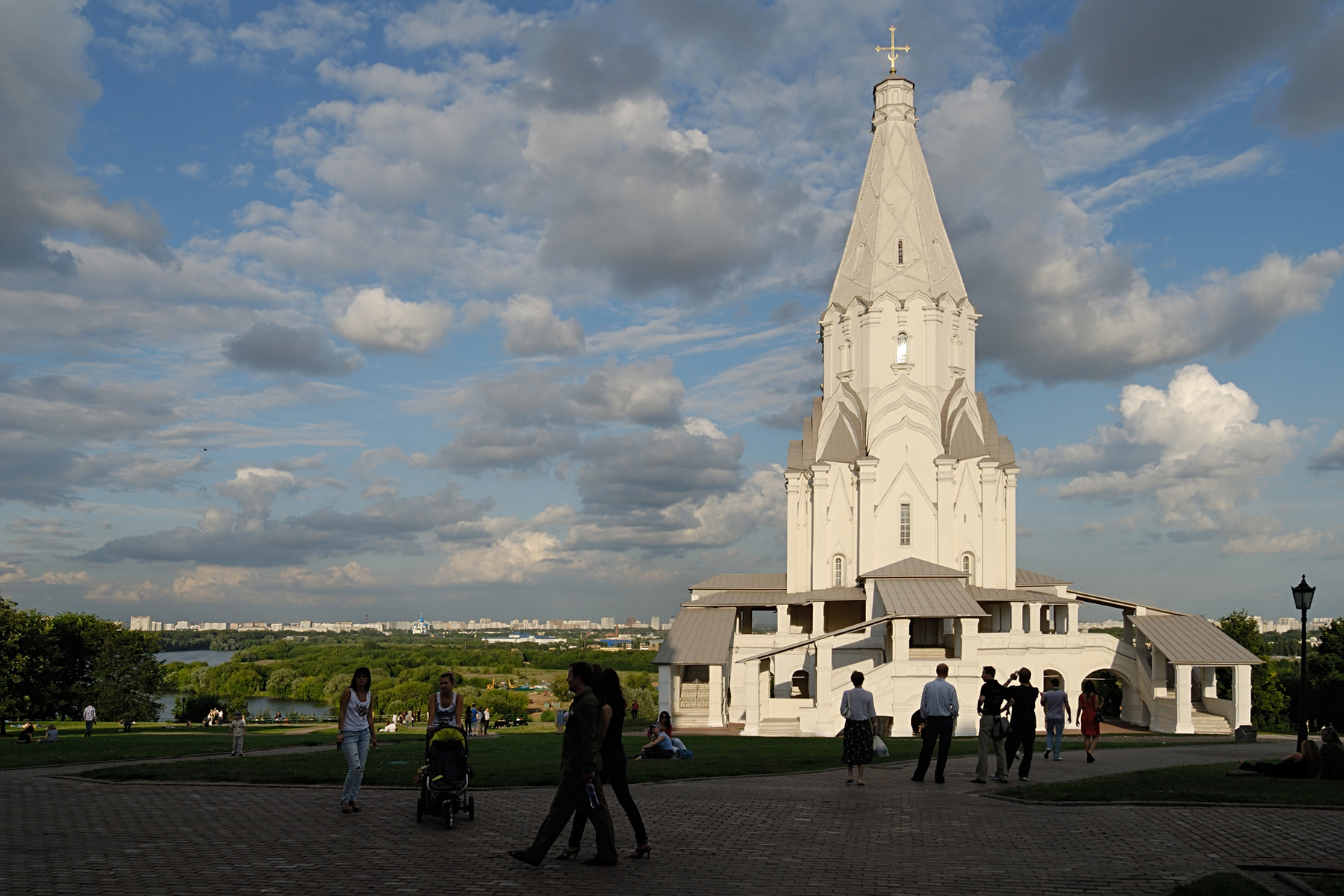 Вид на цнрковь Вознесения Россия Москва Коломенское лето церковь