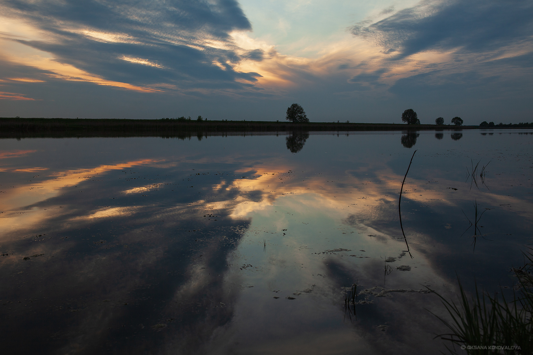 ***Тишина... лето вечер озеро рыбалка закат облака вода отражение