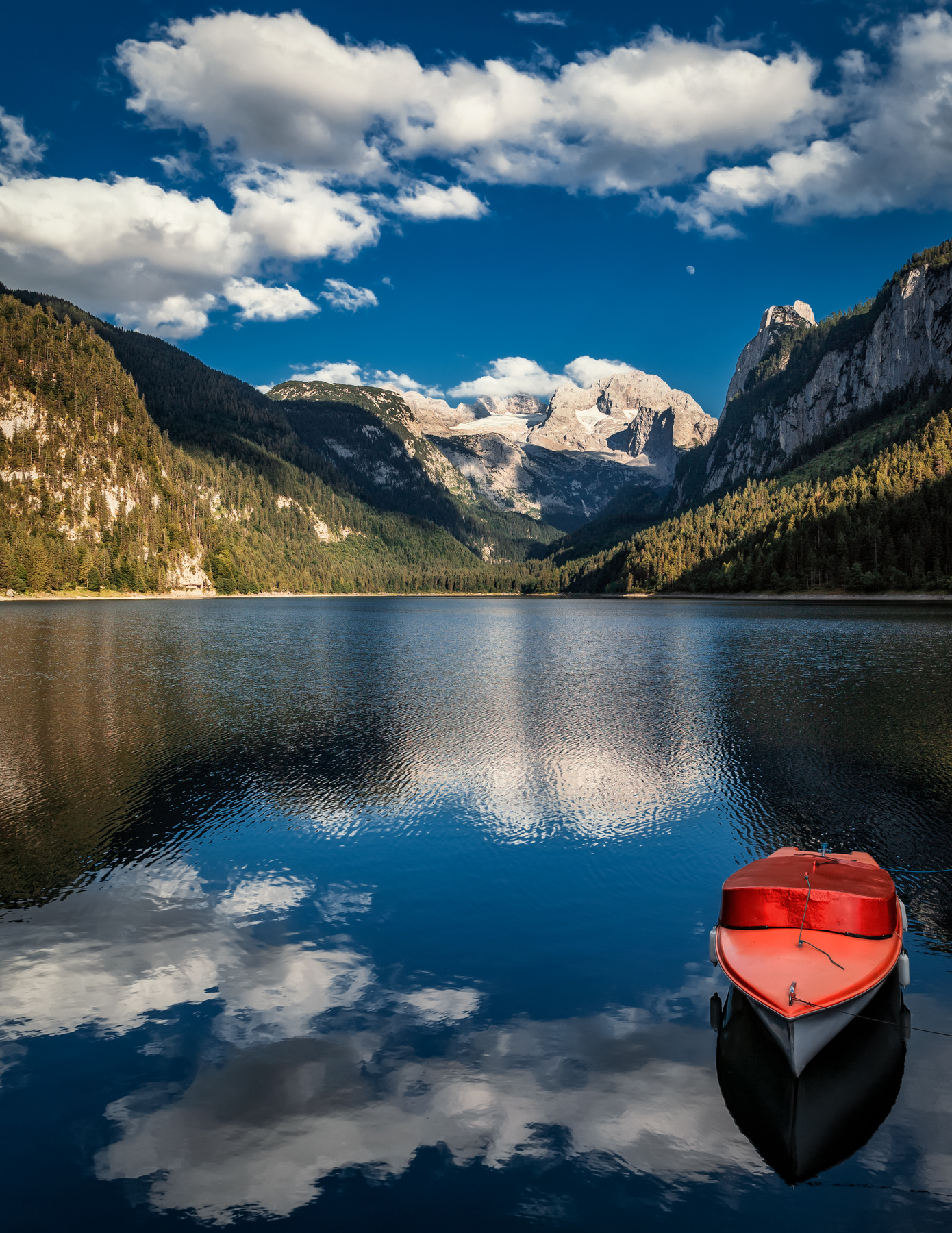 красная лодка озеро горы