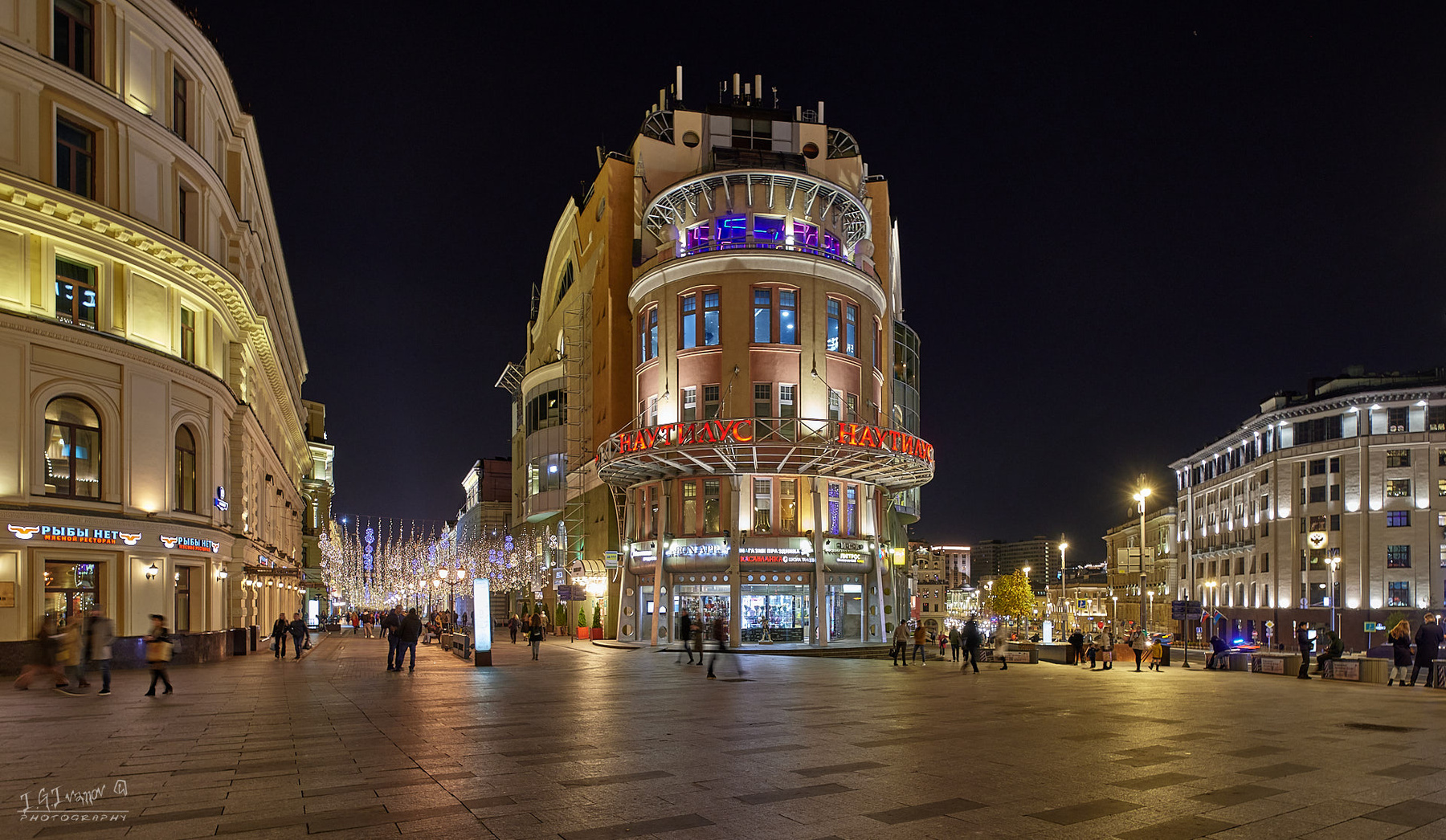 Москва. Вид на Никольскую улицу и Театральный проезд со стороны Лубянской площади 