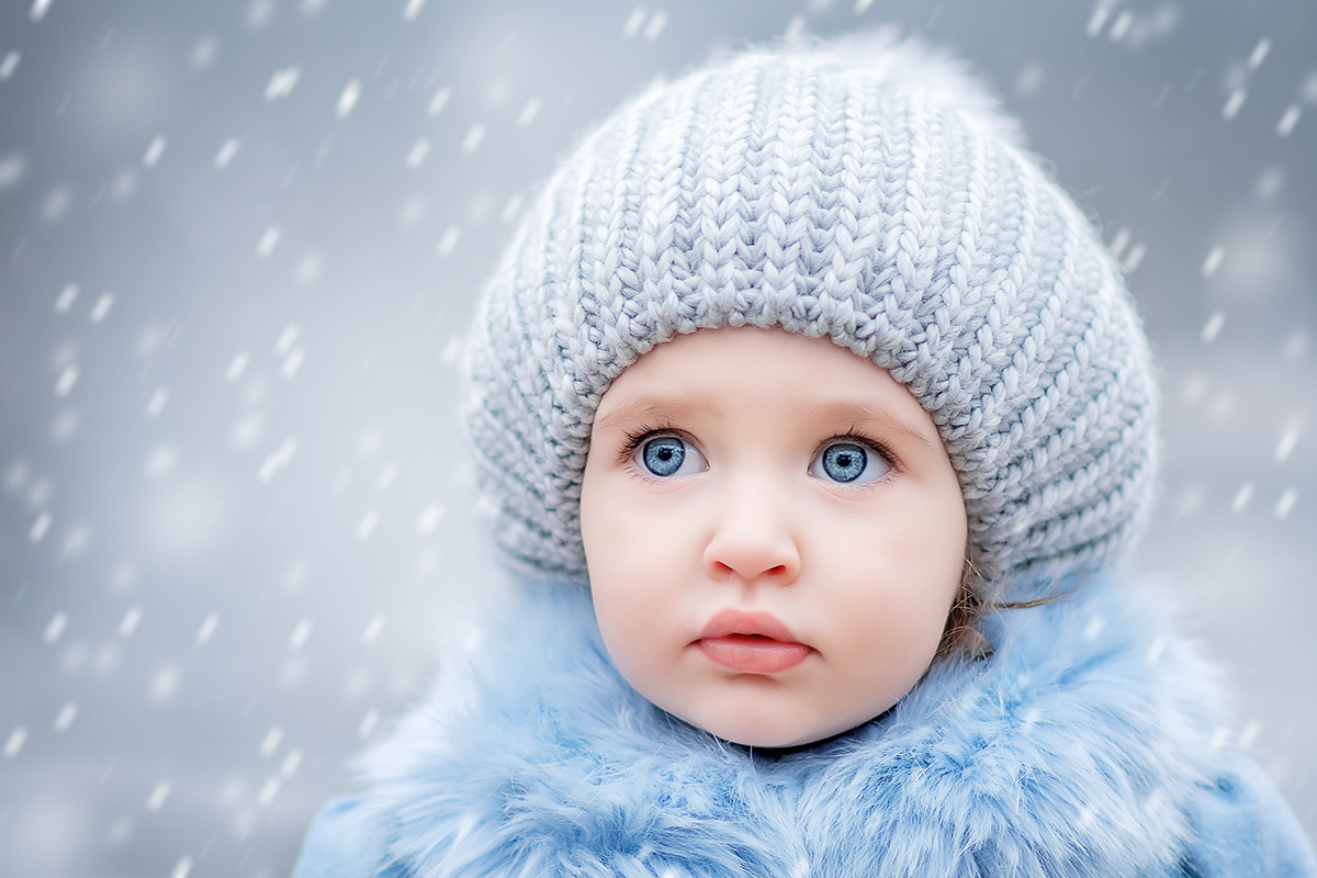 Первый снег Девочка ребёнок снег голубые глаза портрет милый