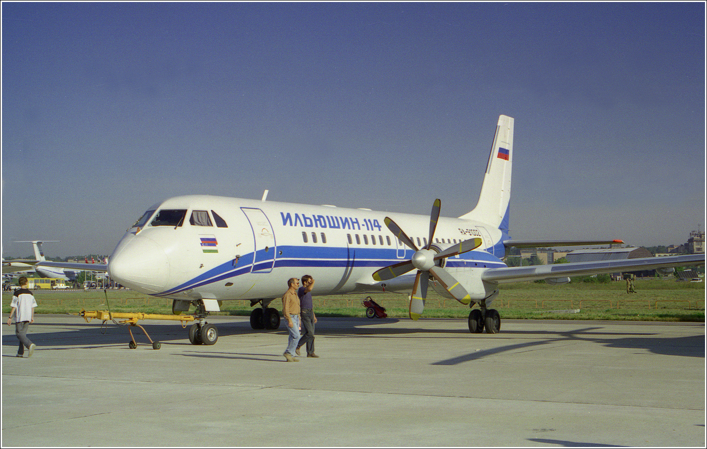 Ил-114, 1998 год Ил-114 авиация самолет стоянка Жуковский 1998