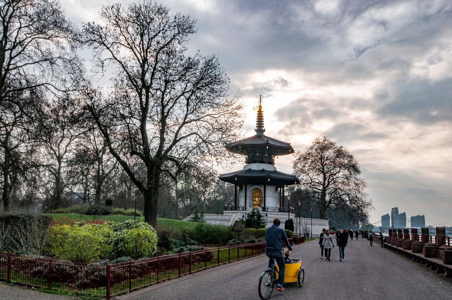 В парке БАТТЕРСИ (2) Лондон парк Баттерси Пагода_Мира