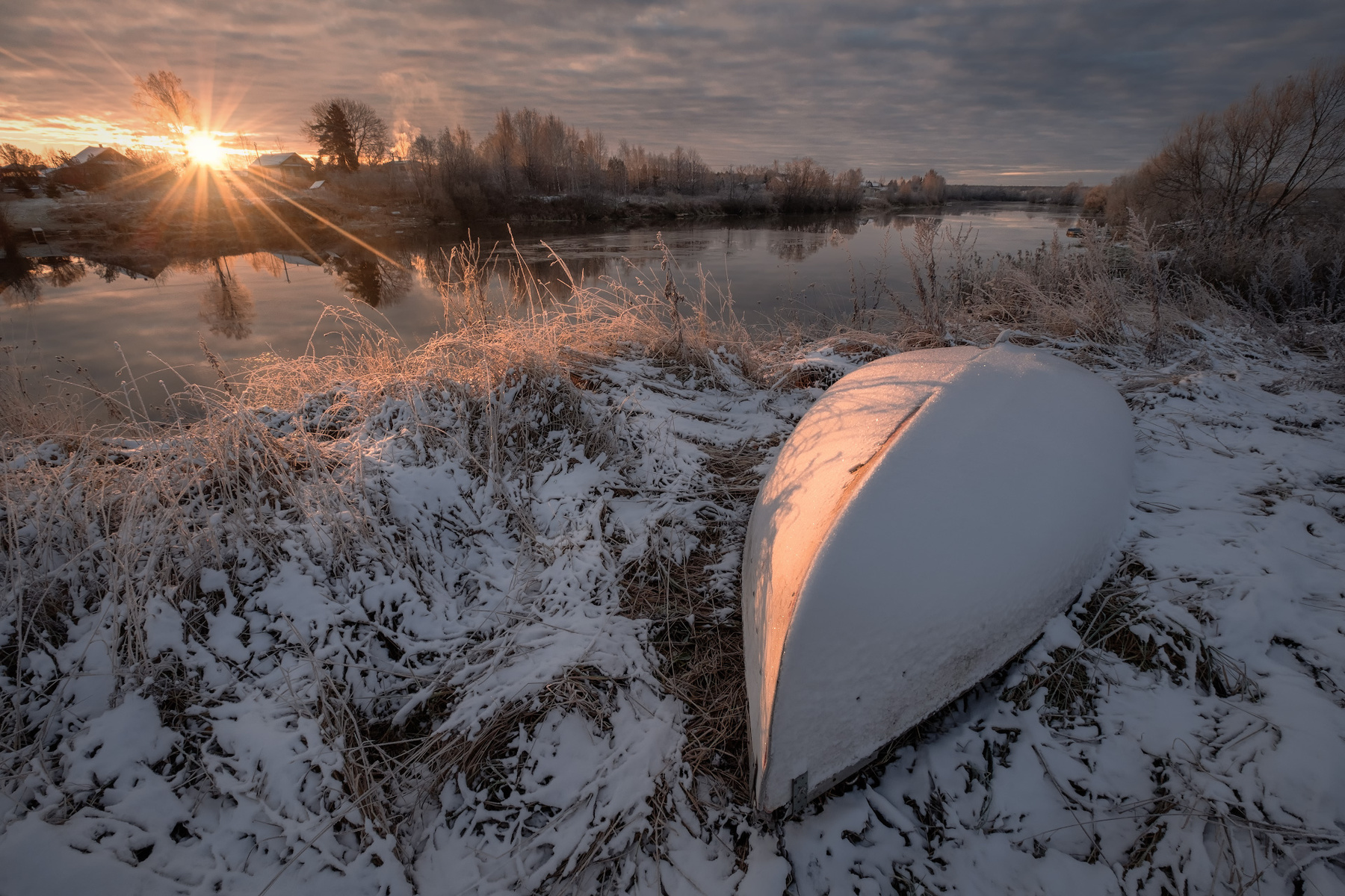 Спать до весны дубна рассвет река лодка снег мороз иней пейзаж