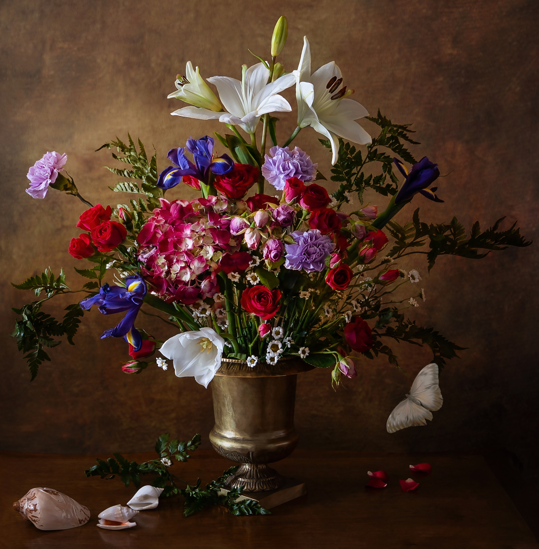 Букет в стиле барокко. барокко букет цветы старинная ваза лилии розы гвоздики ирисы