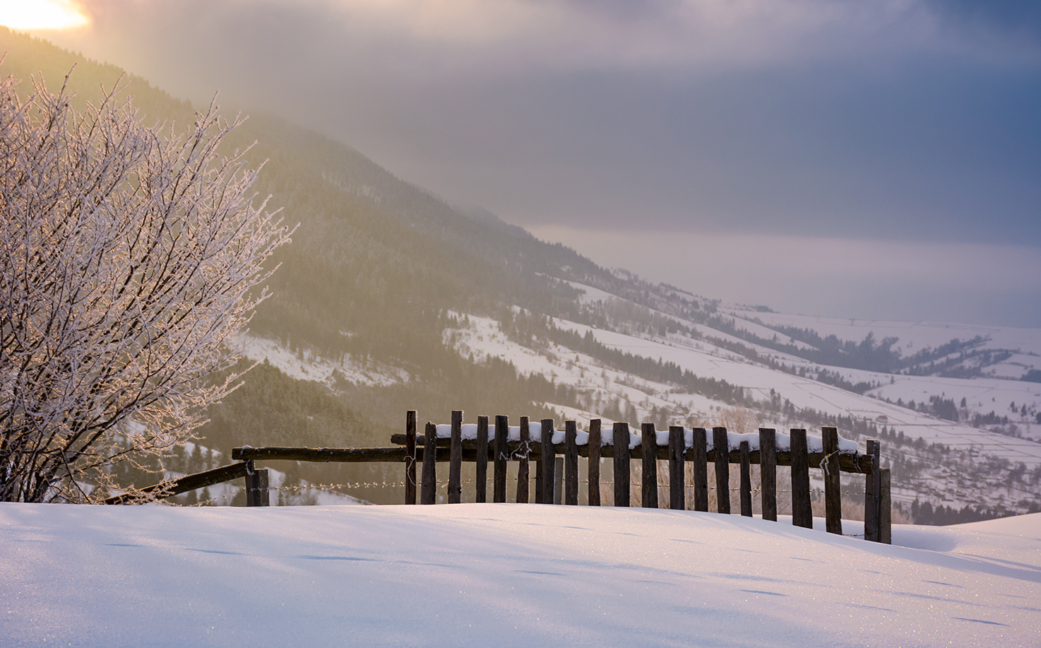 *** восход солнца зима пейзаж сельский забор теплый поле снег утро гора сельская местность деревянный пурпурный облачный красивый покрытый площадь хребет луг природа открытый величественный закат захватывающий драматический яркий волшебный великолепный долина