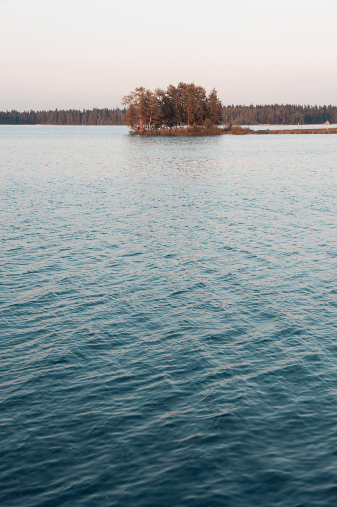 Из серии «Мёртвый сезон» озеро пейзаж без людей пустота тишина природа отдых пусто грусть печаль меланхолия одиночество минимализм вода